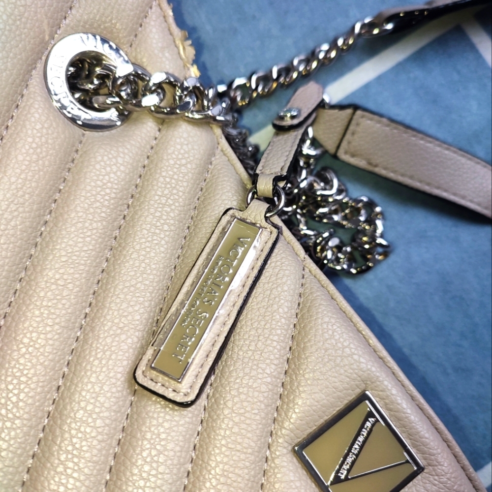 Victoria Secret tote bag chain